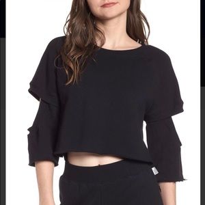 NWT Good American cropped top w/cut-out sleeves🔥